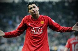 Rooney đổi giọng khi nói về Ronaldo