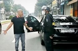 Thu nhiều giấy tờ cho vay nặng lãi tại nhà kẻ dọa giết CSCĐ