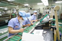 Sản xuất công nghiệp giảm mạnh trong tháng 8