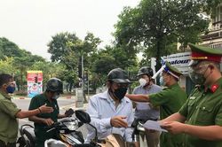 Hà Nội giao công an nghiên cứu quy định mới về Giấy đi đường