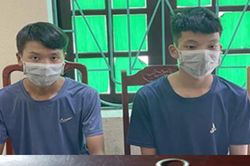 Bé trai 8 tuổi bị cướp bịt mồm, trói chân tay bỏ lại ngôi nhà hoang