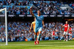 Điểm nhấn Man City 5-0 Arsenal: Có Torres, Guardiola không cần Ronaldo