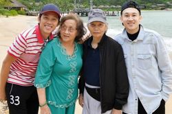 Nhận 'tin dữ', em gái Hoài Linh lên mạng cầu xin 1 điều cho bố mẹ đang ở Mỹ