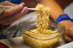 Điều tra vụ EU cảnh báo mì khô vị bò gà Thiên Hương chứa chất cấm