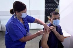 Thế giới Thế giới Biến thể Delta làm phá sản 'giấc mơ' miễn dịch cộng đồng