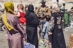 Taliban kiểm soát 3 cổng sân bay Kabul
