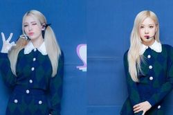 Mặc set đồ giống Rosé BLACKPINK, Jeon Somi khiến fan tranh cãi 'đụng hàng' hay 'mặc lại'?