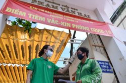 Shipper TP.HCM: 'Chờ xét nghiệm 1 tiếng vẫn chưa được đi giao hàng'