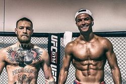 Võ sĩ McGregor phấn khích khi Ronaldo trở về Man Utd