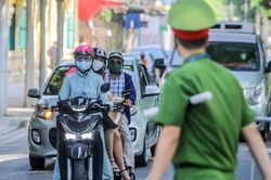 Bí thư Hà Nội: Kiên trì giãn cách xã hội, giảm tối đa số người ra đường