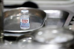 Nhật Bản có thể tiêm lẫn vaccine COVID-19 để đẩy nhanh tiêm chủng