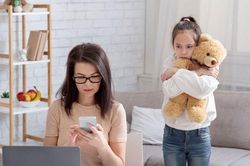 Con gái bị bắt nạt ở trường, người mẹ trực tiếp 'dạy dỗ' khiến những kẻ bắt nạt chừa ngay và luôn