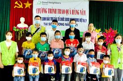 Tặng quà cho 3.905 trẻ em có hoàn cảnh khó khăn tại huyện Sơn Dương