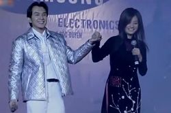Dân mạng 'khai quật' màn song ca của Triệu Vy và Đan Trường 20 năm trước