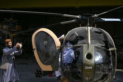 Lầu Năm Góc: Taliban tùy ý nghiên cứu vũ khí Mỹ, nhưng không dùng được