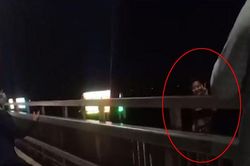 Clip: Cô gái gieo mình xuống sông Hồng, ám ảnh nhất là hành động tạo dáng dễ thương và cái kết bất ngờ