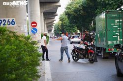 Tổ 'cơ động mạnh' đón lõng, bắt hàng loạt xe quay đầu né chốt ở Hà Nội