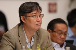 Tiêm nhanh vaccine mũi 2 - lối thoát duy nhất để 'rã băng' cho TP.HCM