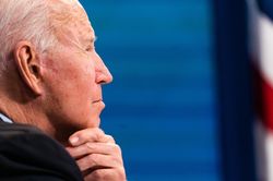 Bước ngoặt sóng gió của Tổng thống Biden