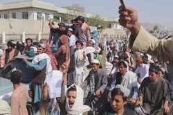 Bức tranh trái ngược ở Afghanistan trong ngày đầu sau khi Mỹ rút quân