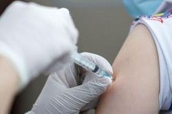 Bình Dương tiêm vaccine kết hợp xét nghiệm sàng lọc 'vùng đỏ'