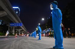Di dời 150 người khỏi ổ dịch Thanh Xuân Trung trong đêm