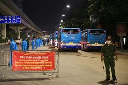 Tối 1/9, đã di dời hơn 200 người dân ra khỏi 'điểm nóng' Thanh Xuân Trung