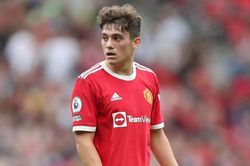 Tin MU 1/9: James chính thức ra đi. Ronaldo vẫn chưa đăng kí số áo