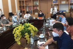 Nghệ sĩ Quyền Văn Minh thổi kèn tặng y, bác sĩ tuyến đầu qua Hệ thống Teleheath