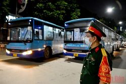 Di dời người dân tại 'điểm nóng' Thanh Xuân Trung đến nơi an toàn