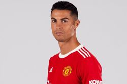 Hình ảnh đầu tiên của Ronaldo trong màu áo MU