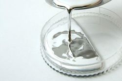 Cậu bé 15 tuổi tự tiêm thủy ngân vào người để trở thành nhân vật X-Men
