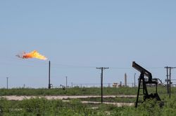 OPEC+ nâng dự báo mức tăng nhu cầu dầu thô trong năm 2022