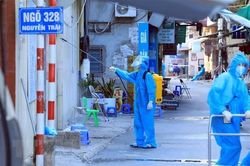 Hà Nội: Di dời 150 người ra khỏi 'ổ dịch' Thanh Xuân Trung từ tối 1/9