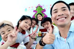 Anthony Trần Công - Thầy giáo trẻ từ bỏ công việc ở thành phố, về quê lập nghiệp, chăm sóc cha mẹ già