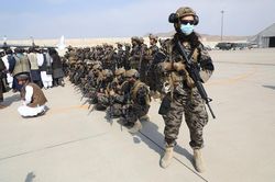 Chiếm được sân bay Kabul, Taliban làm sao vận hành trở lại?