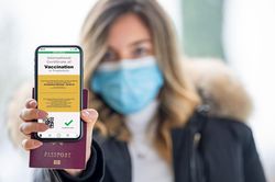Hộ chiếu vaccine gây chia rẽ ở Anh
