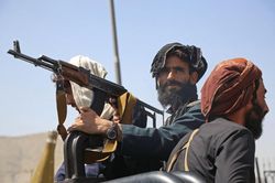 Nằm sát vách Afghanistan, Pakistan được gì khi Taliban nắm quyền?