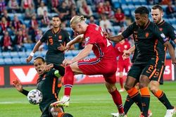 Haaland sút tung lưới tuyển Hà Lan, HLV Louis Van Gaal 'ngã mũ' thán phục