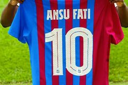Barca gây tranh cãi khi trao áo số 10 cho cầu thủ 18 tuổi
