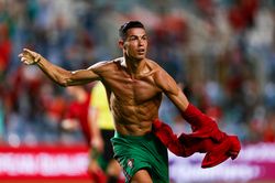 Ronaldo trở thành chân sút vĩ đại nhất ở cấp đội tuyển quốc gia