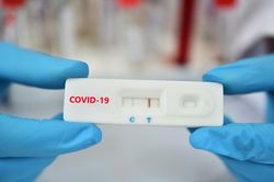 Những sai lầm khi tự lấy mẫu test nhanh tại nhà