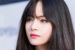 Chết cười cảnh V BTS giả gái để lừa HYBE