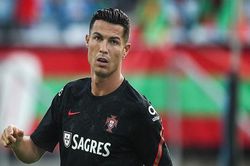 Tin bóng đá MU 3/9: MU nhận tin không vui về Ronaldo. Juventus từ chối mua Cavani
