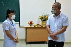 Nữ điều dưỡng ở Đắk Lắk chịu tang cha trong khu cách ly