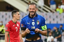 Italy bất ngờ bị cầm chân trên sân nhà