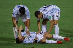 Mbappe bị trả về, PSG cuống cuồng Messi chấn thương