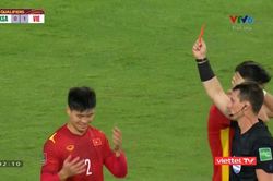 Facebook trọng tài thổi penalty tuyển Việt Nam và rút thẻ đỏ với Duy Mạnh bị tấn công dữ dội