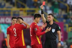 Thẻ đỏ cho Duy Mạnh và tranh cãi phạt đền của Saudi Arabia: Đừng thiếu fair play với trọng tài!