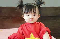 Đông Nhi khoe cùng bé Winnie thức tới 1 giờ sáng để cổ vũ đội tuyển Việt Nam
